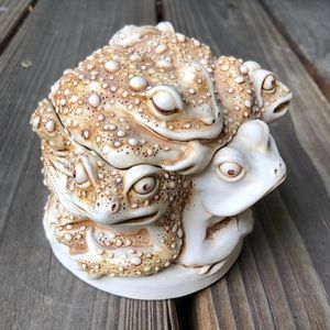 Frogs Toads Harmony Kingdom Rather Large Huddle 1995 Trinket Box Collectible